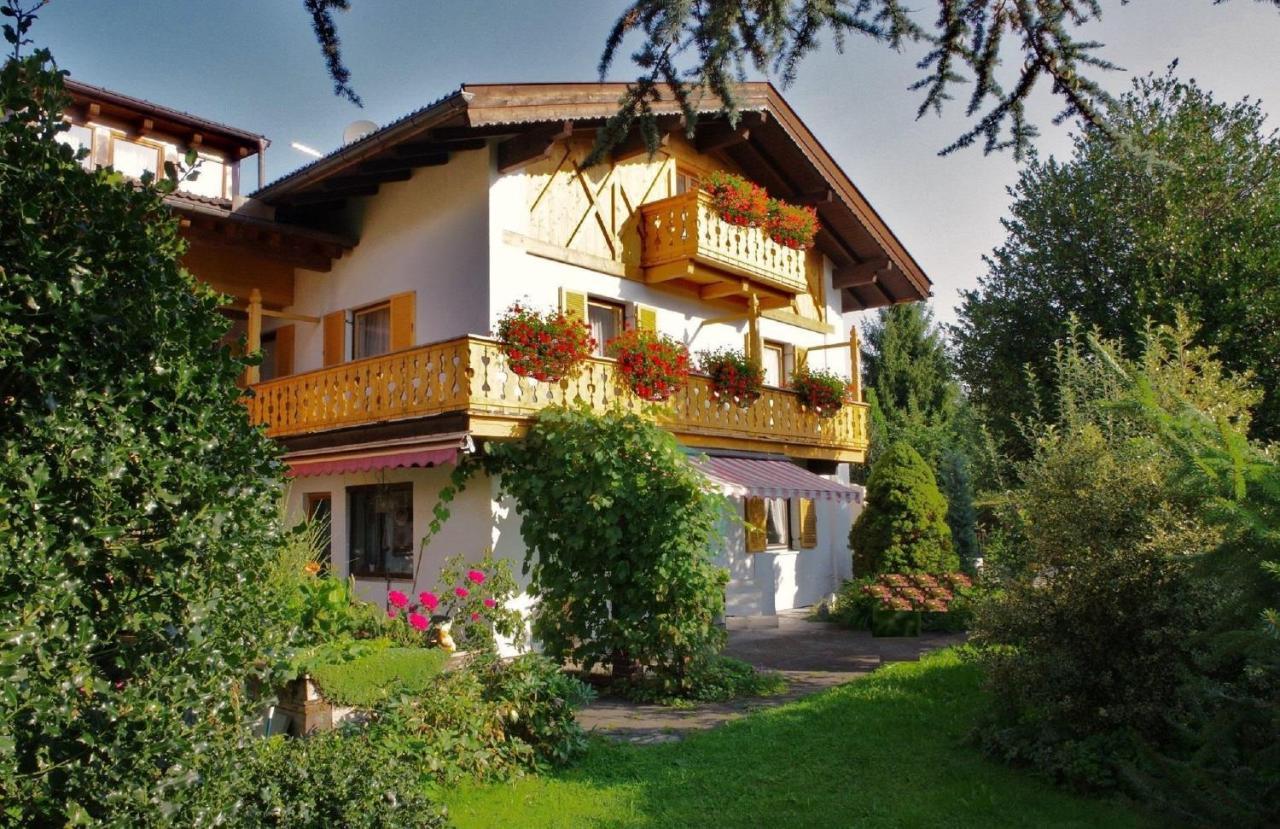 Gaestehaus Loedermann Garmisch-Partenkirchen Exterior photo